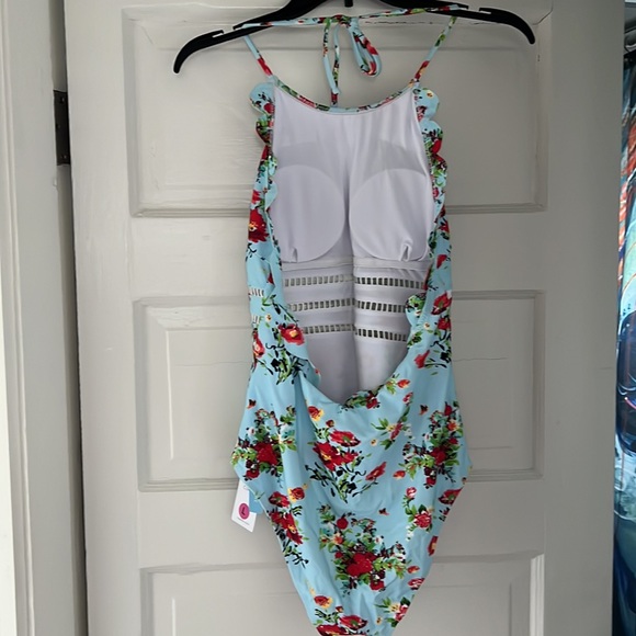 Never worn Cupshe one piece bathing suit. Size large. - Picture 4 of 5